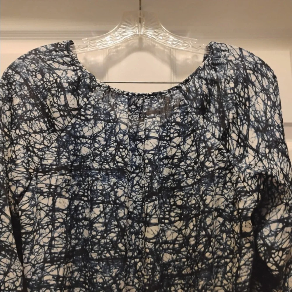 Michael Kors Long Sleeve Abstract Print Blue and White Blouse Size L